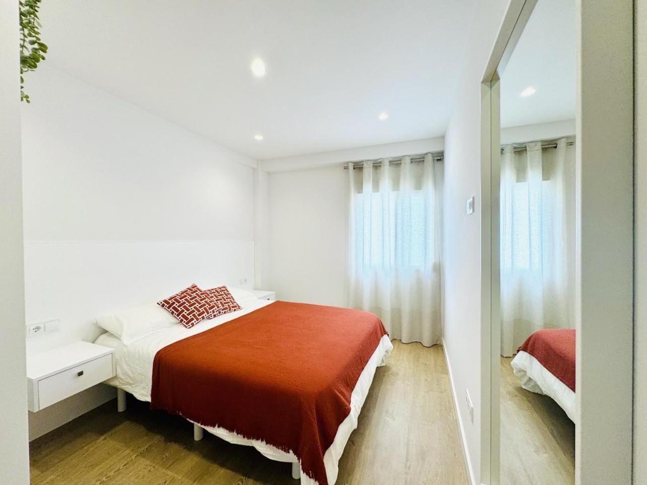 Family Apartment In The Malaga City Center Bagian luar foto