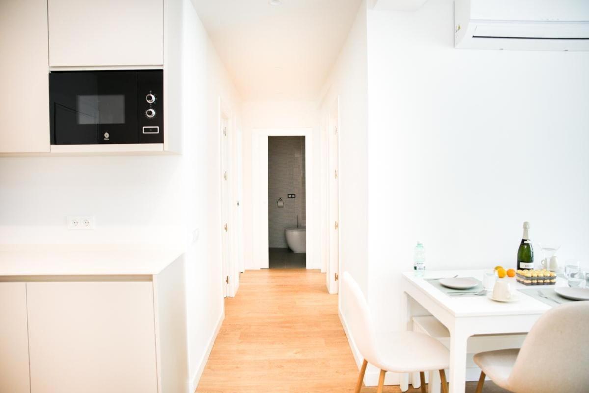 Family Apartment In The Malaga City Center Bagian luar foto