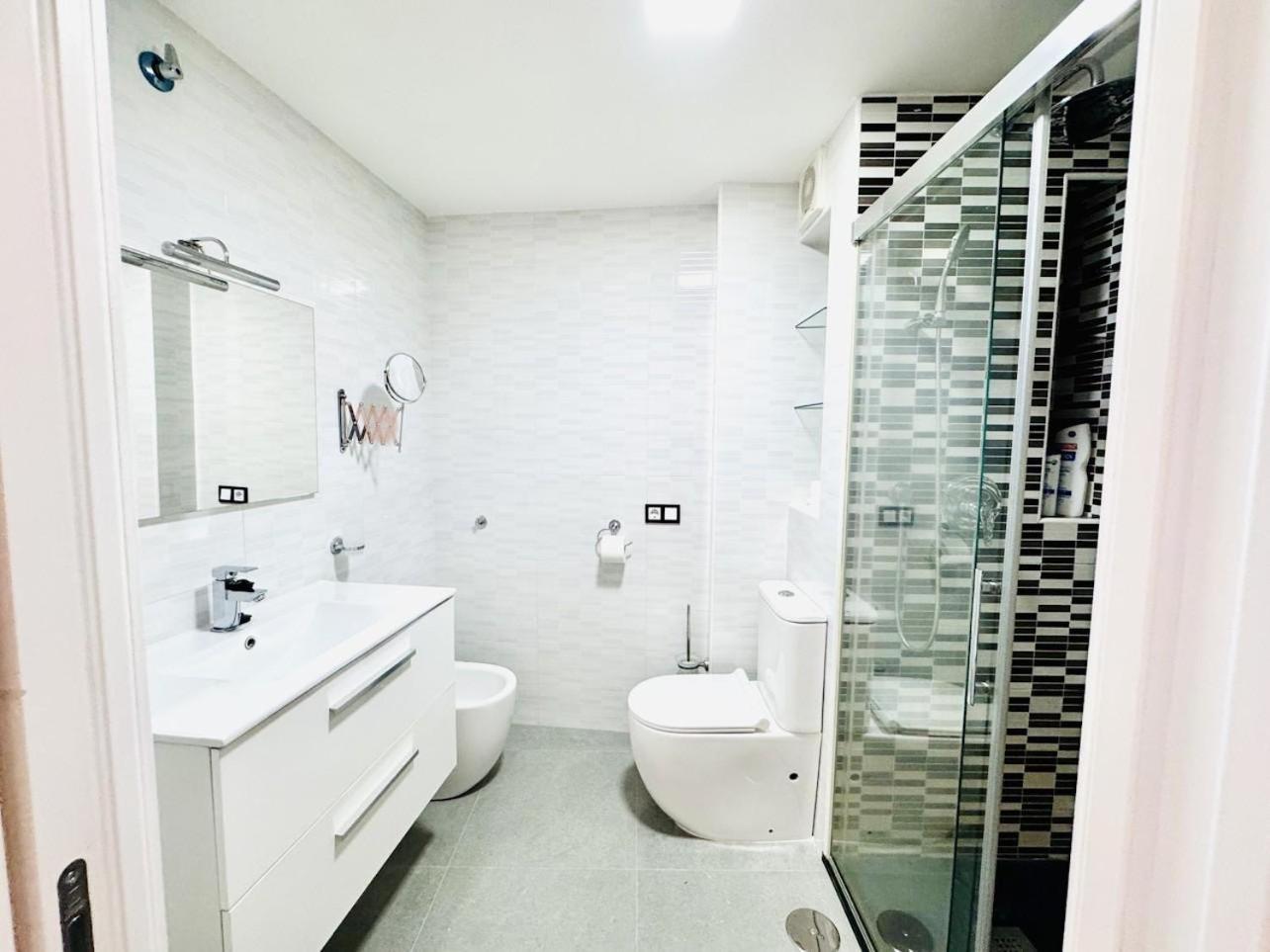 Family Apartment In The Malaga City Center Bagian luar foto